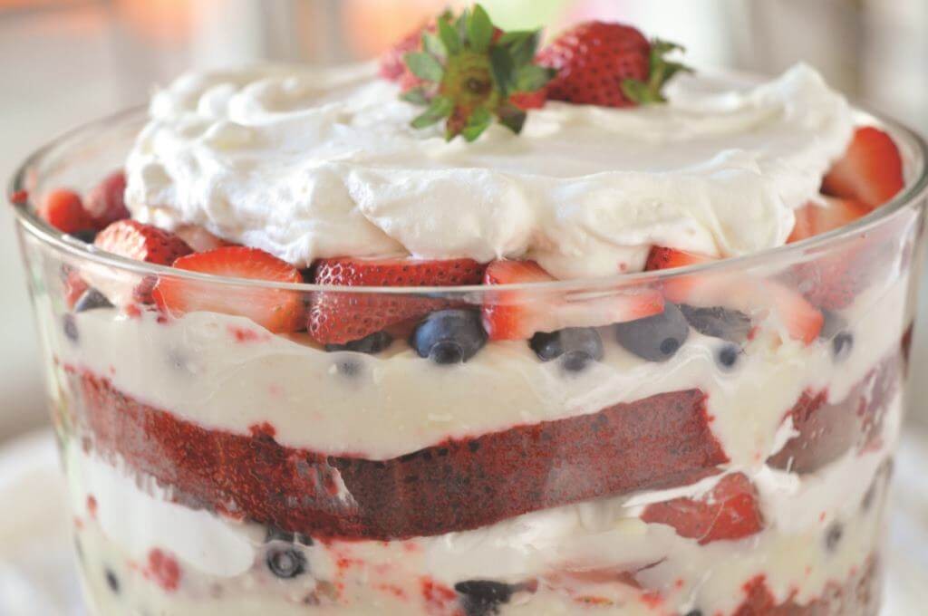 Red Velvet Trifle with Berries - BEST of Make-Ahead Red Velvet Dessert ...