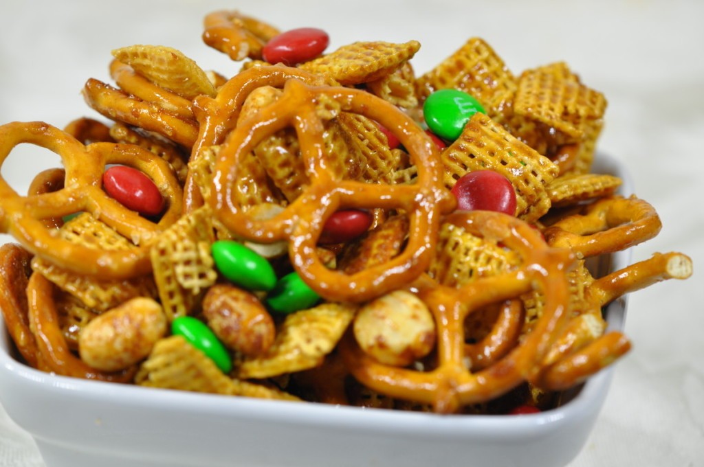 Easy CHristmas party recipes for Snack Mix for Christmas party snacks